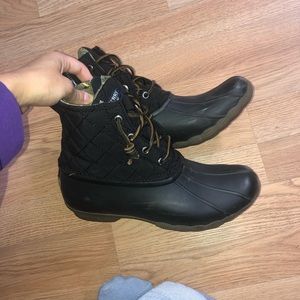 Black quilted Sperry rain boots. Size 8